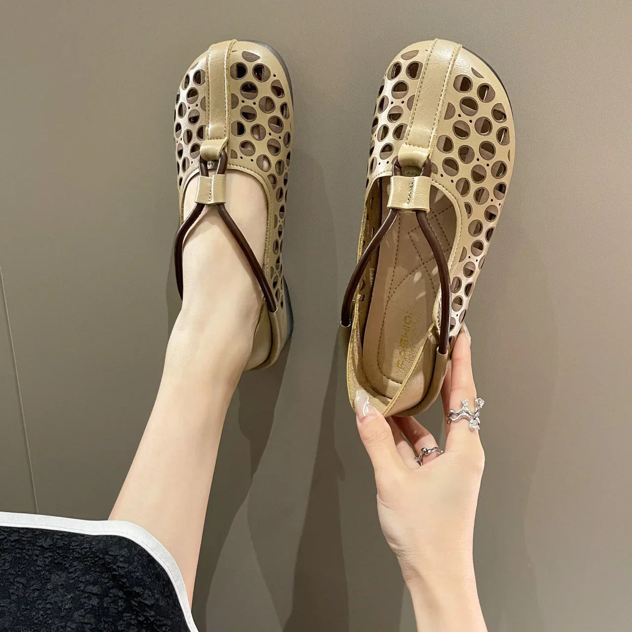 Eakson - Sapatos retro de couro macio vazado para mulher